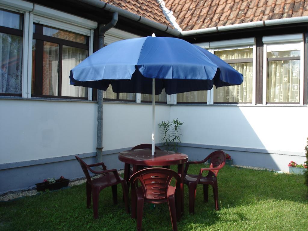 Liza Apartman Gyula Zimmer foto