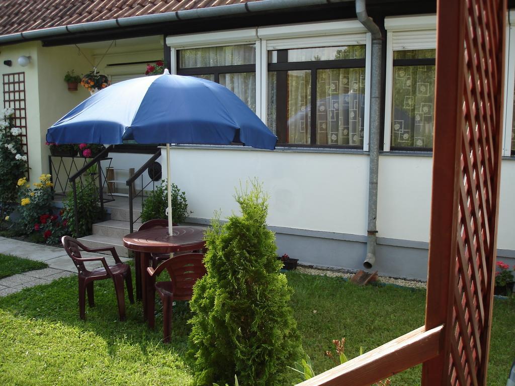 Liza Apartman Gyula Zimmer foto
